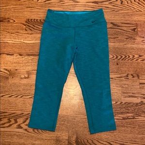 Nike Dri-Fit Teal Cropped Legging - Medium